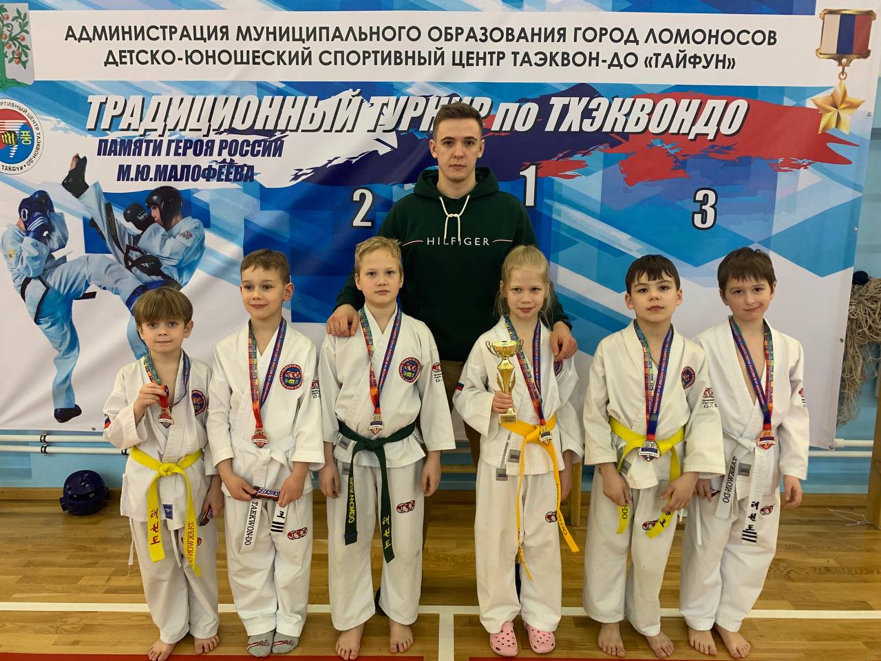 photo_5413863086596671643_y