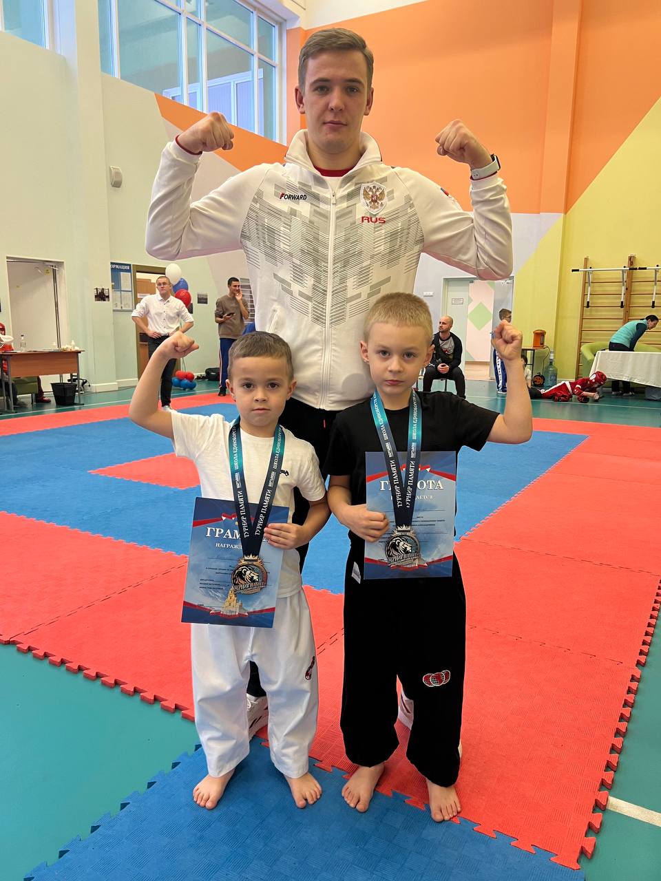 photo_5413863086596671657_y