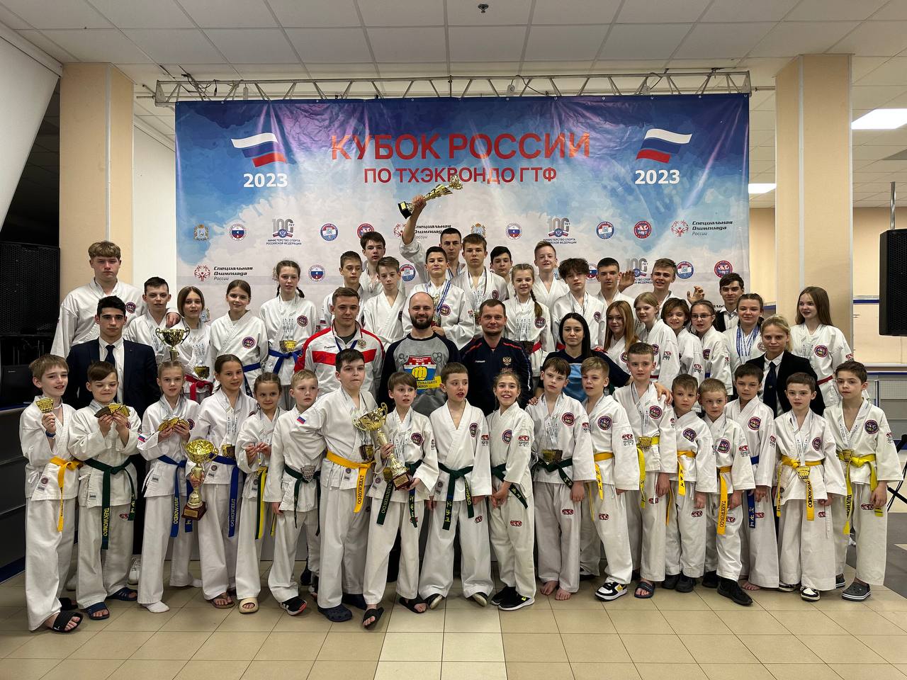 photo_5413863086596671658_y